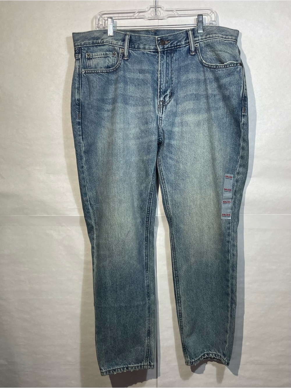 NWT Men’s Old Navy 38 x 30 Straight Taper 5 Pocket Medium Wash jeans